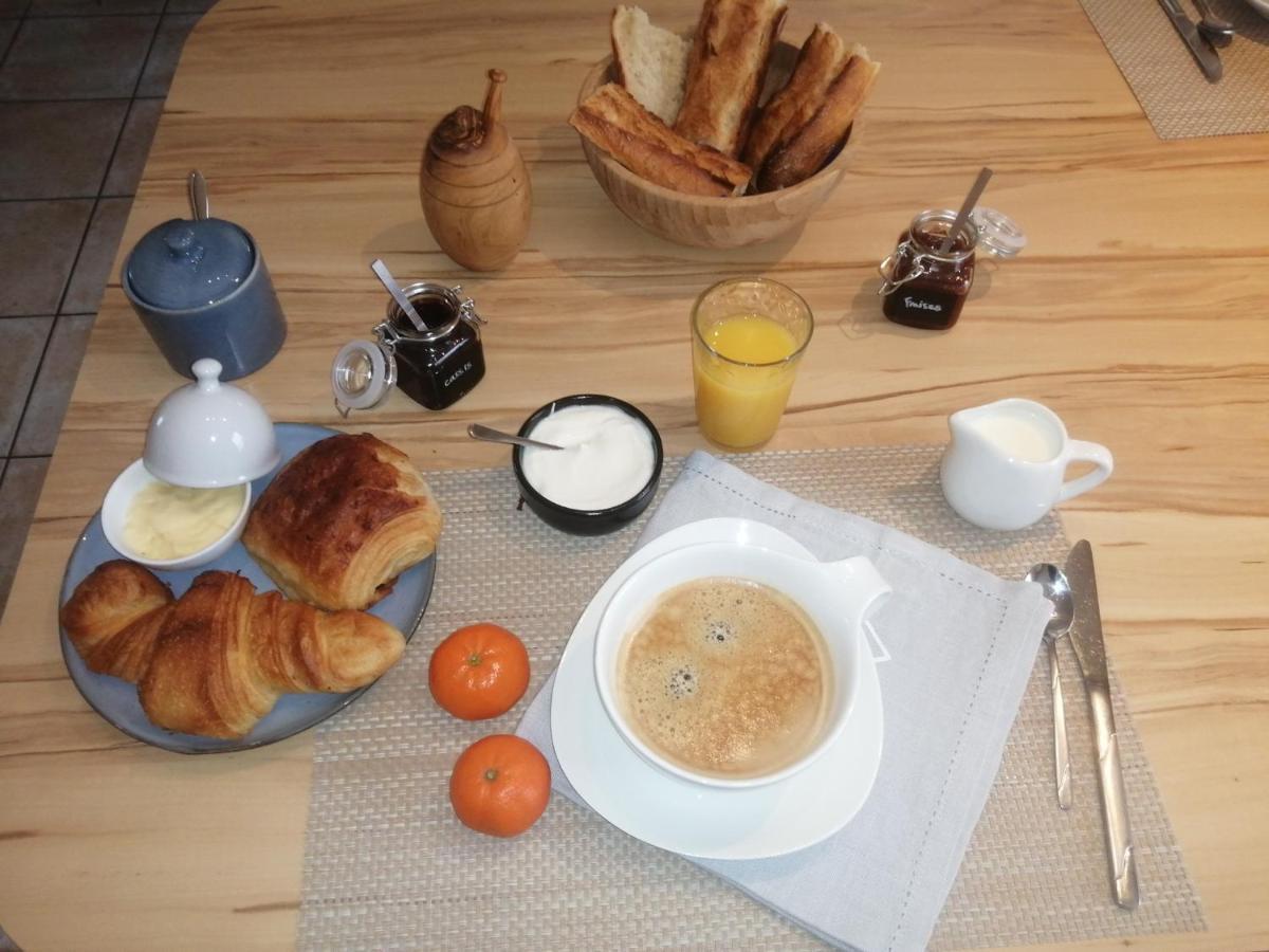 Bed and Breakfast La Maison D'Elise Dollon Exterior foto